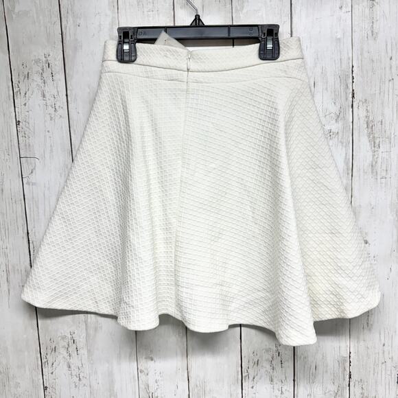 Rebecca Minkoff Skirt Women Sz 0 Quilted Textured Ivory Cream Pull Skirt Trendy - Picture 6 of 6